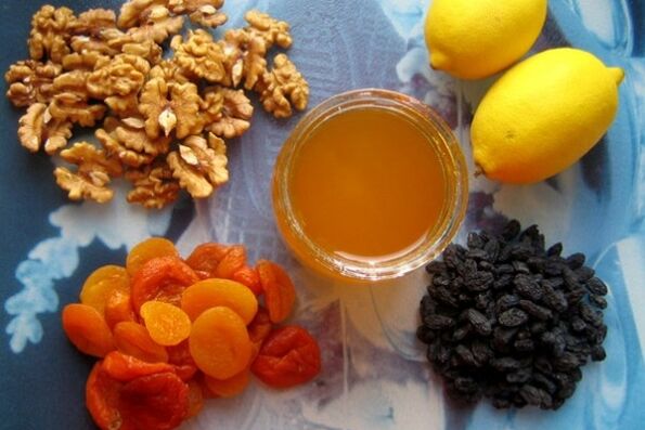 Hunaja ja kuivatut hedelmät ovat makeisia, jotka lisäävät miehen seksuaalista aktiivisuutta