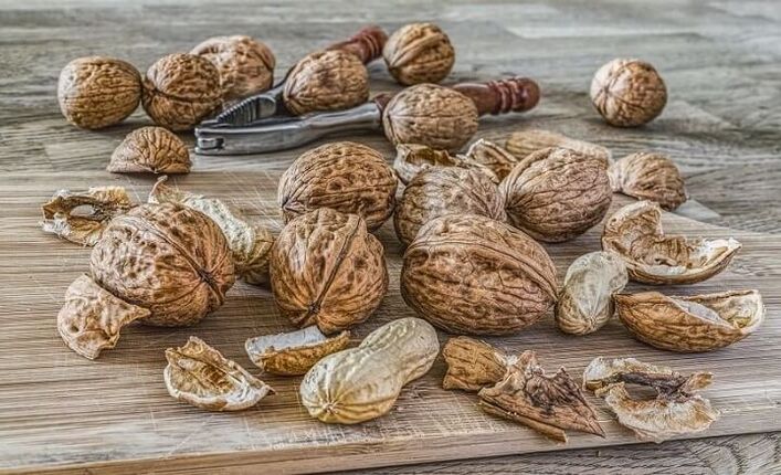 Erilaisia ​​pähkinöitä miesten terveydelle